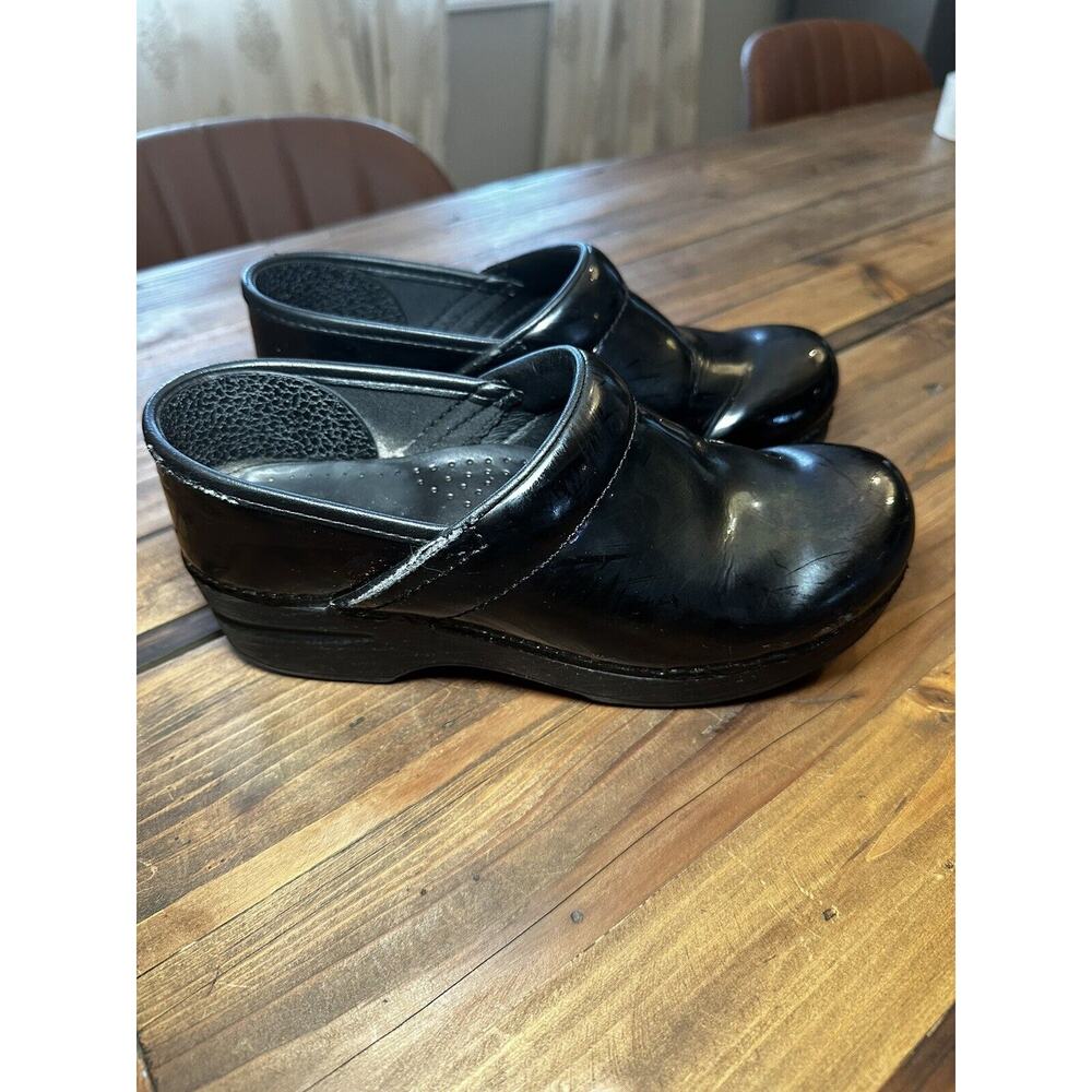Dansko XP Womens 37 Shiny Black Patent Leather Slip On Comfort Shoes Clogs - Picture 3 of 12